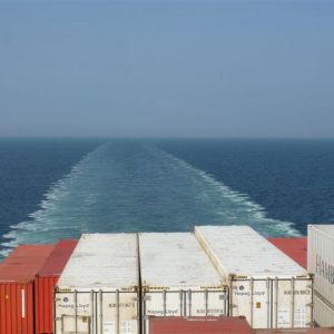 Containerschiff volle Kraft voraus