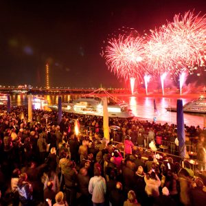 Feuerwerk C_Duesseldorf Tourismus GmbH Foto Joerg Letz