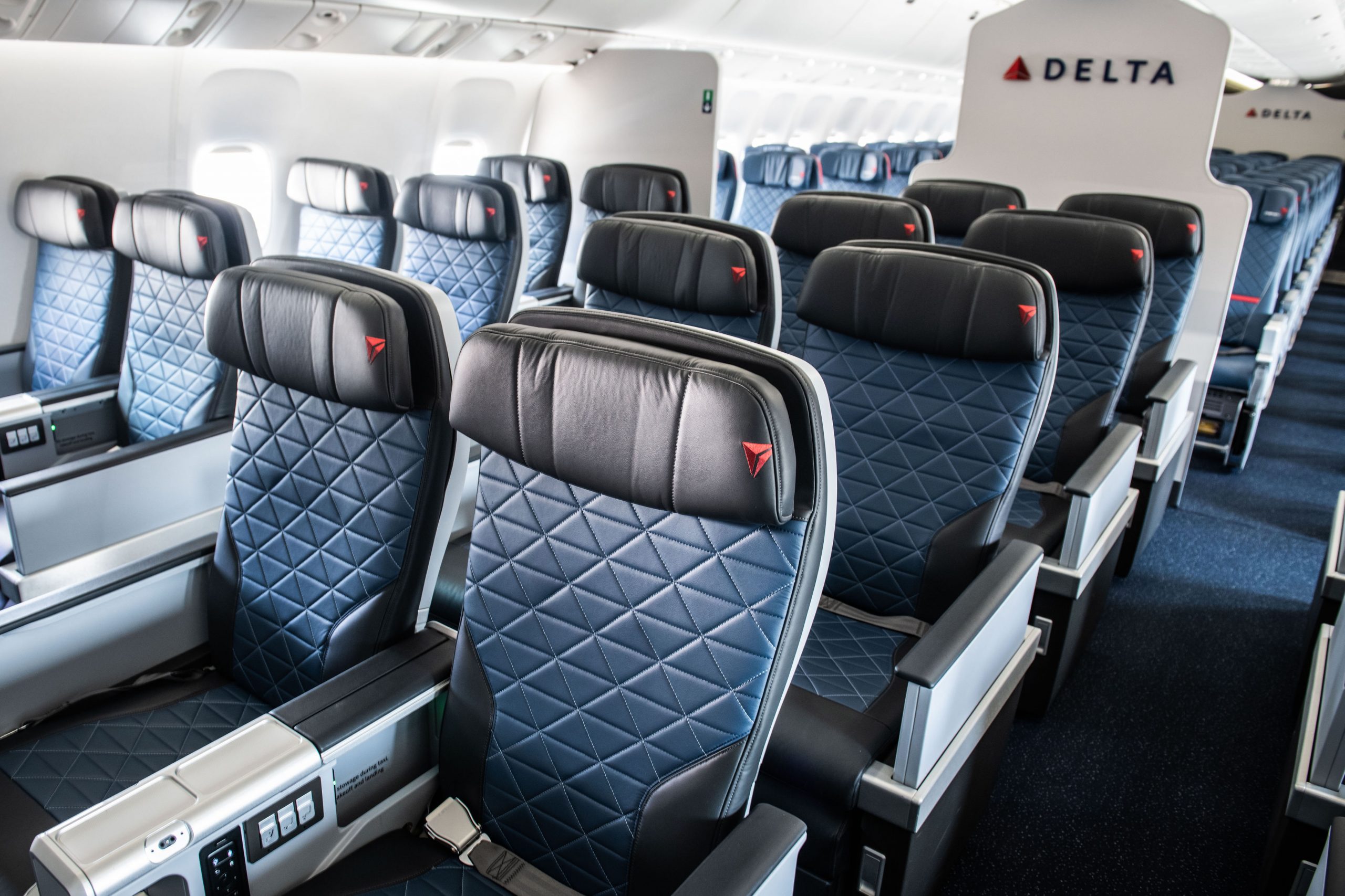 USA Delta Airlines Premium Select