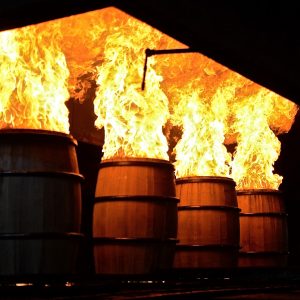 Bourbon Fässer im Feuer