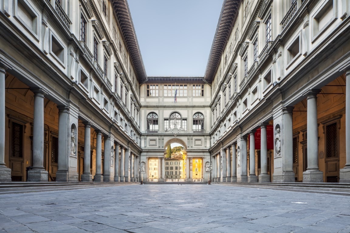 Die-weltberuehmten-Uffizien-in-Florenz-Foto-Windrose-Getty-Images.jpg