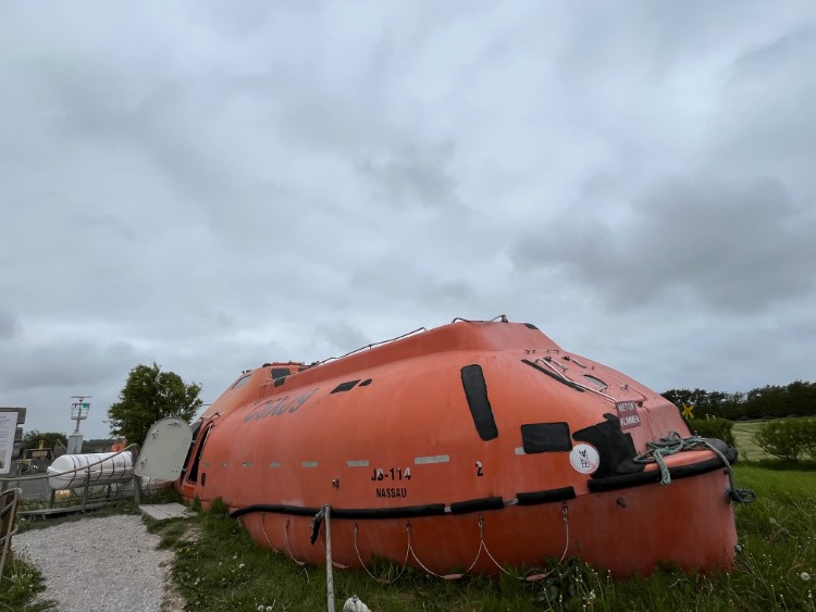 Exponat im Strandgutmuseum Flora - eine echte Rettungskapsel, Foto Ulrike Wirtz