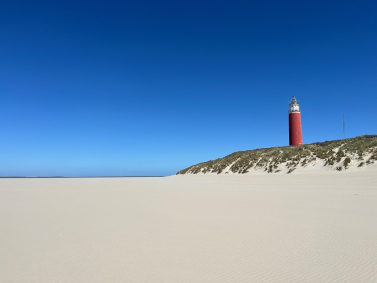 Texels_beruehmte-Sandstraende-und-der-Leuchtturm_Foto_Ulrike_Wirtz_6693.jpg