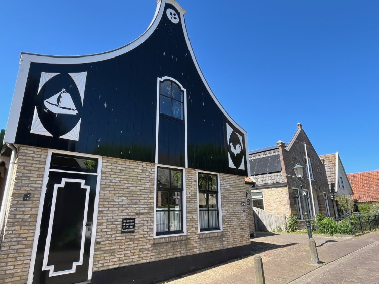 Dorf-Idylle hier in Oosterend Foto Ulrike Wirtz 