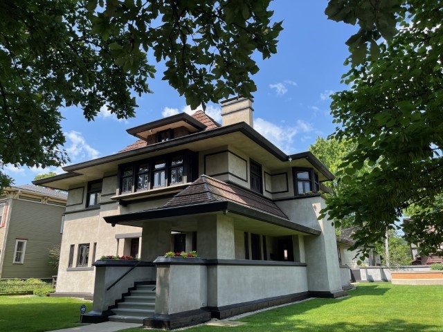 Fuer-zig-Nachbarn-baute-Wright-in-Oak-Park-Haeuser-im-Praerie-Stil-und-bilden-heute-eine-Art-Freilichtmuseum-Foto-Ulrike-Wirtz-8643.jpg