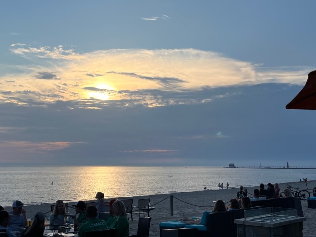 Sunset in Grand Haven am schicken Restaurants Notus Foto Ulrike Wirtz 