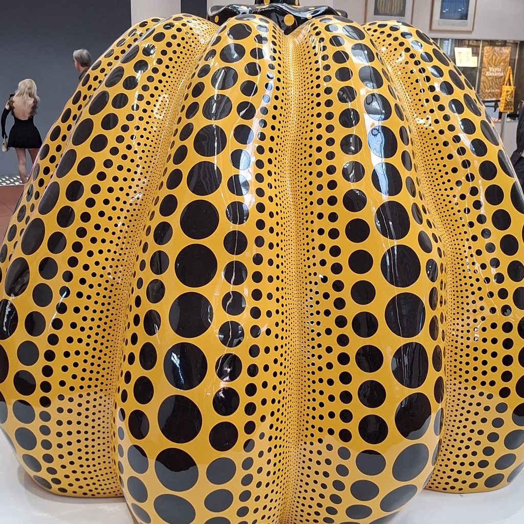 Yayoi Kusama - mehr als Punkte und Kürbisse, 