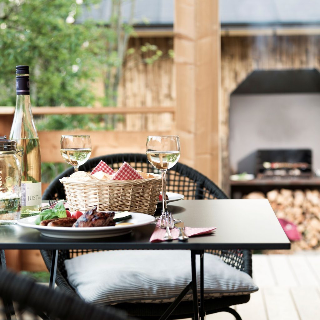 Menue auf der Terrasse im Forstgut