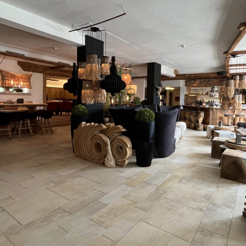 Lobby und Bar des Hubertus Foto Ulrike Wirtz