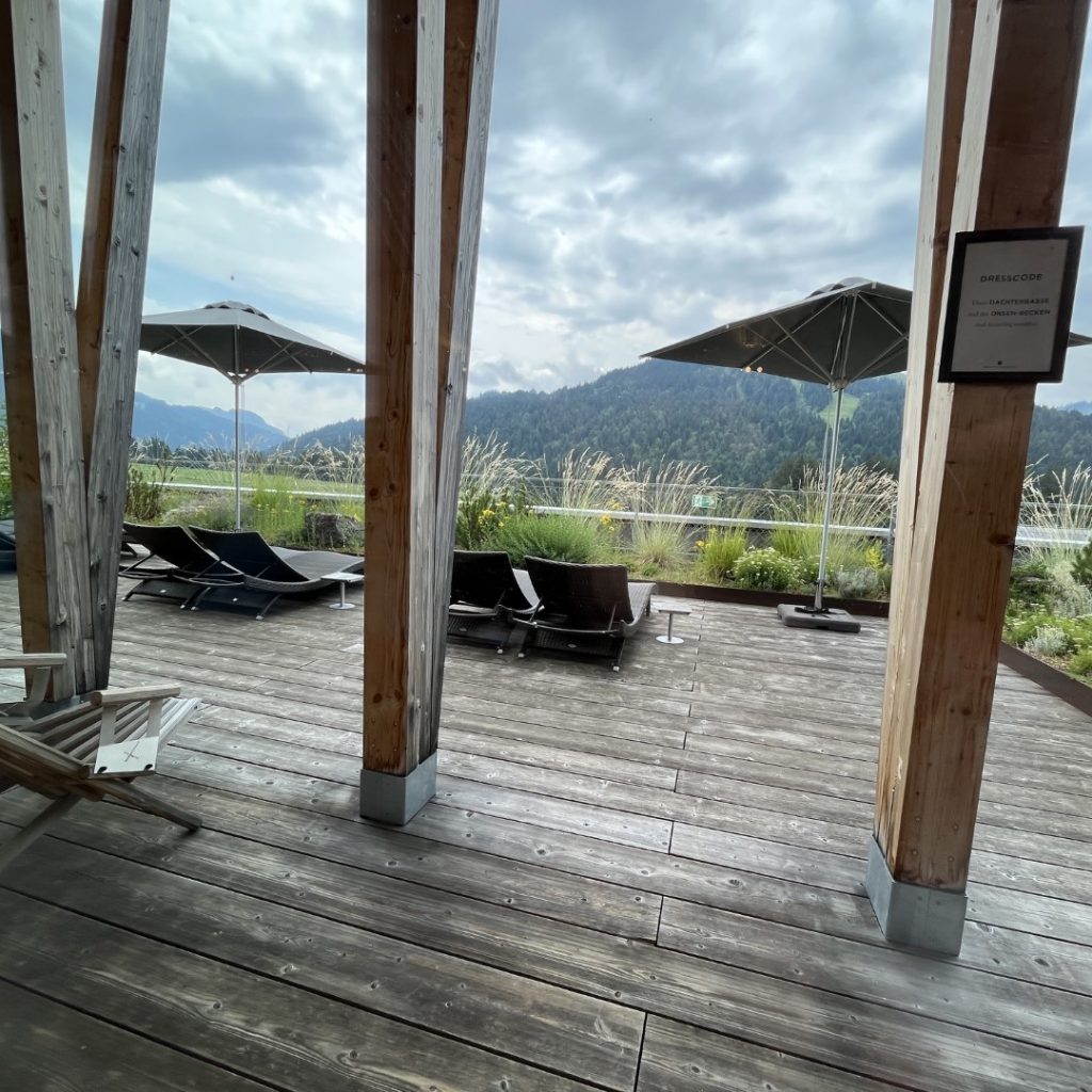 Spa-Rooftop und Bergpanorama Foto Ulrike Wirtz