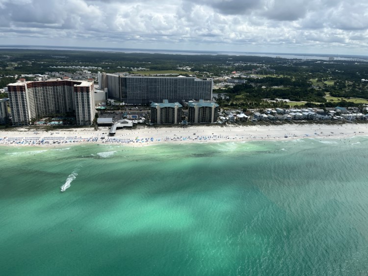 Heli-Sightseeing Blick auf Beach Boulevard mit den Hochhäusern Foto Ulrike Wirtz