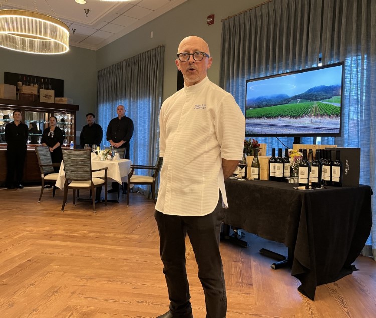 Der Chef vom Reserve Room Philippe Robles steht für feine  Kochkunst aus Europa und USA Foto Ulrike Wirtz 