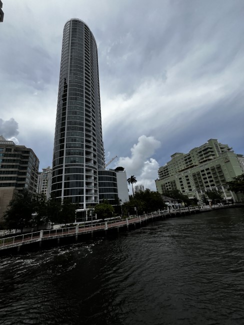 Das neue Omni Hotel in moderner Formsprache (c)* Ulrike Wirtz 1158