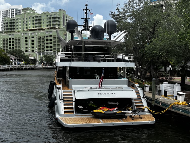 Fort Lauderdale - das Boot reicht manchen nicht, Spielzeug muss auch sein (C)* Ulrike Wirtz 1154